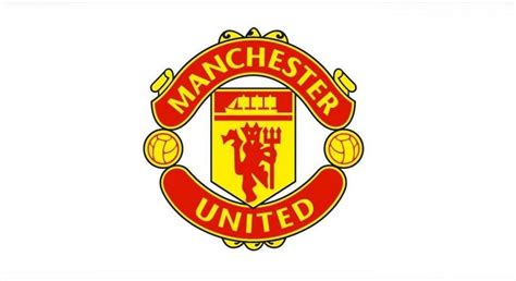 Manchester United "pays poverty wages" for graduate roles