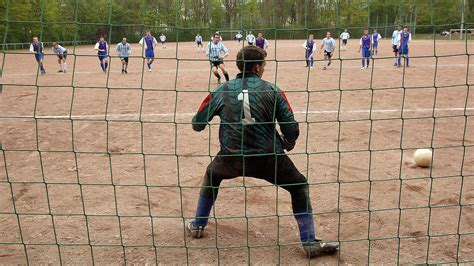 99 51 prozent der spiele im amateurfußball verlaufen störungsfrei dfb deutscher fußball