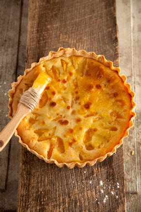 It comes in many forms, including vanilla, lemon, lime, peanut butter, banana, coconut, and chocolate. Peach Cream Tart | Paula Deen