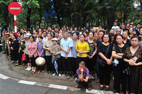 Là con út trong một gia đình có 4 anh em trai vinh, quang, sáng, tỏ và hai chị gái. Chủ tịch nước Trần Đại Quang: Hình ảnh người dân Thủ đô ...