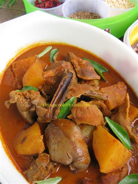 Daun kari memiliki aroma yang harum dan biasa dimanfaatkan sebagai penyedap rasa. DAUN KARI Masakan Malaysia.....: KARI PEDAL DAN HATI AYAM