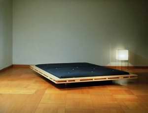 But walkin' a fine line like mine you need to hold. Bett Nemui aus Massivholz, Tatami Bett Futon Bett