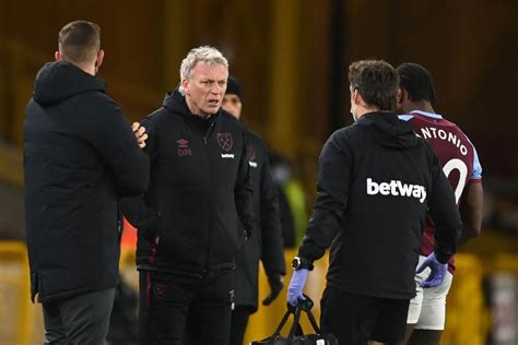 Lineup lineups are announced and players are warming up. Confirmed West Ham starting line-up vs Chelsea; Moyes ...