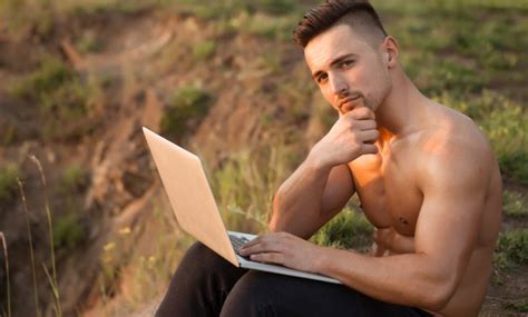 How You Can Find Photos Of Sexy Men On Reddit And Not Get Fired