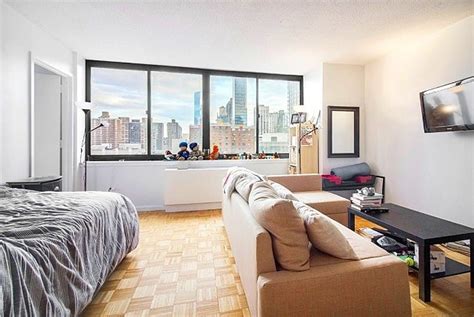 Alcove Studio Located In Luxury Building Room For Rent In New York