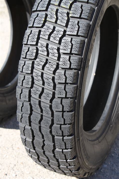 750x1334 Wallpaper Cars Car Tires Wheel Michelin Black Tire