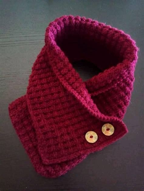 From oversized and bulky to trim and fitted, the knitted cowl encompasses a lot of different styles. Waffle Stitch Neck Warmer Scarf - Free Pattern & Tutorial ...