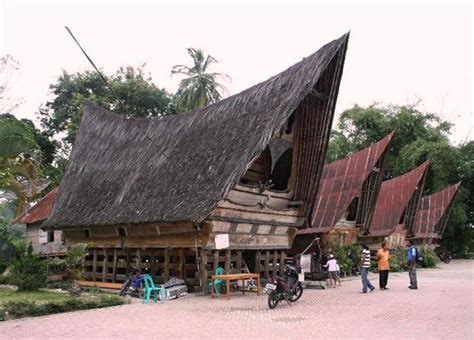 Gambar Rumah Adat Batak Sumatera Utara Rumah Adat Bolon Dari Sumatera