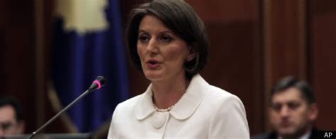 Vjosa osmani she is the new president of kosovo, the second woman in history to hold this role. Lesberatti: World's youngest female president is a Muslim ...