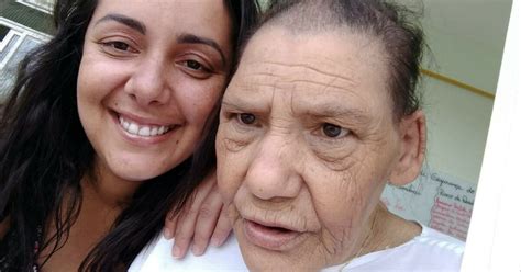 Enfermera Adopta A Anciana De 59 Años Con Cáncer Que Fue Abandonada