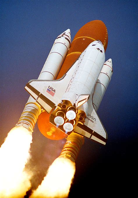 Stand in awe of the space shuttle atlantis, a nasa icon at kennedy space center. Space Shuttle | How Things Fly