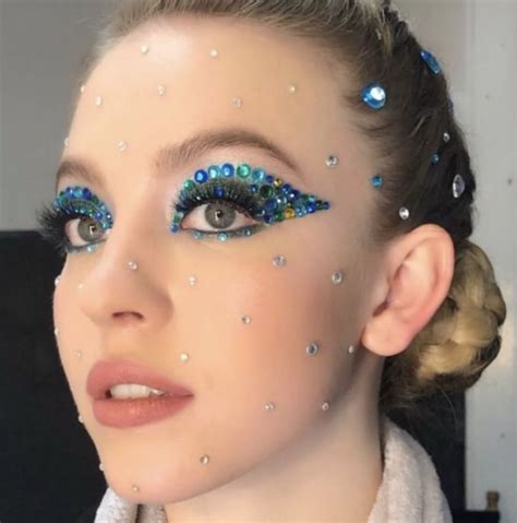Pin By D T On Euphoria All That Glitter Aesthetic Makeup
