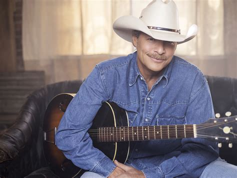 Pressroom | ALAN JACKSON IS INDUCTED INTO THE SONGWRITERS HALL OF FAME.