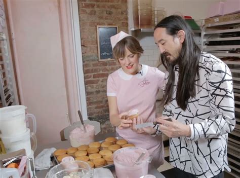 Watch Steve Aoki Master The Art Of The Cupcake Swirl Steve Aoki
