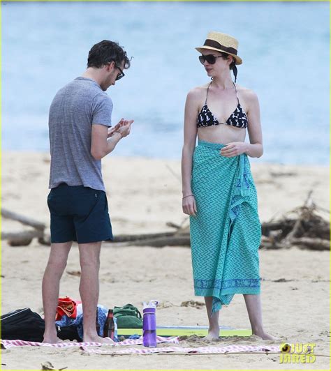 Anne Hathaway Dons Bikini Top For Hawaii Beach Walk Photo 3025992
