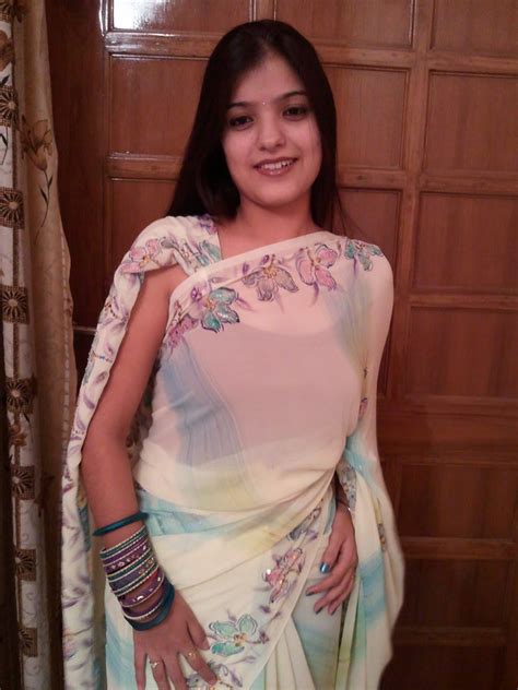 Hot Indian Bhabhis In Real Desi Indian Girls
