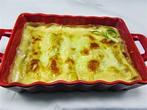 Seguro que a la mayoría os gusta la merluza rebozada, pero hay muchas otras formas de cocinar este pescado que resultan. Canelones de merluza y langostinos | Recetas de pastas ...