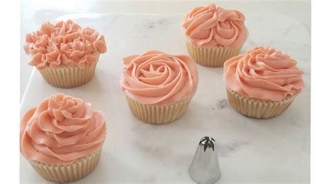 Includes tips 1m, 2a, 2d, 4b and 8 disposable decorating bags. 5 WAYS TO ICE CUPCAKES WITH WILTON 2D TIP - YouTube (With ...