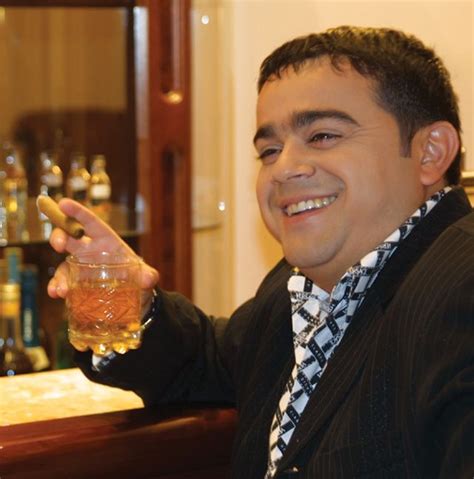 Adrian minune de mic copil viata in piept eu mi am luat live nas nicu raicu. Adi Minune, despre viaţa împărţită între soţie şi amantă ...