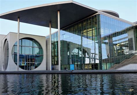 It's in an artsy neighborhood appreciated for its noteworthy cultural attractions such as the museums and monuments. Marie-Elisabeth-Lüders-Haus Foto & Bild | licht, berlin ...