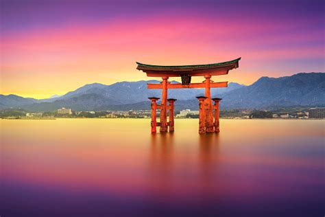 La Exposición Larga De Itsukushima Santuario Miyajima Puerta Torii