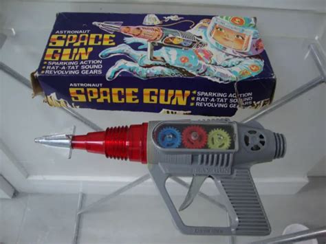 Vintage Retro 1950s Empire Made Astronaut Space Ray Gun Pistol Boxed