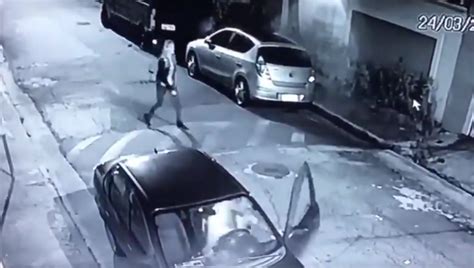 off duty policewoman shoots attacker in brazilian street
