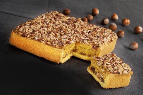 Maybe you would like to learn more about one of these? Torta quadrata con frutta secca e marmellata di albicocche ...