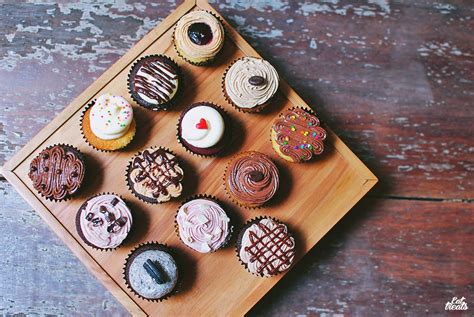 Twelve cupcakes started out as a humble cupcakery in 2011 and has since grown into a household name, selling cupcakes, cookies and cakes at over 20 outlets islandwide. Twelve Cupcakes Indonesia - eatandtreats - Indonesian Food ...