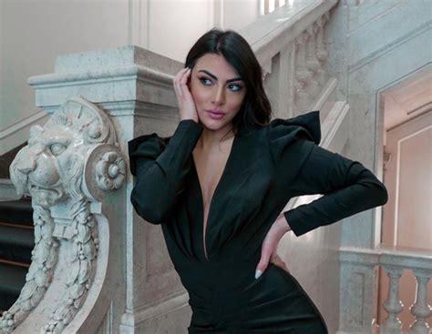 Giulia salemi nella seconda metà degli anni 2010. Giulia Salemi Instagram, stratosferica in micro-top e ...
