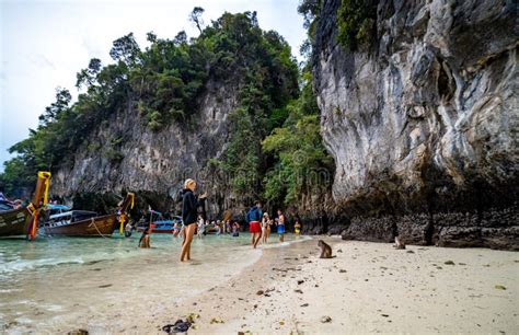 Phi Phi Island Thailand November 24 2019 Tourists Enjoying Their