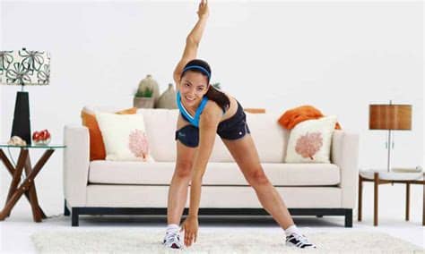 Pilates en casa para principiantes solo con una colchoneta. 8 eficientes ejercicios para mujeres en casa, objetivo ...