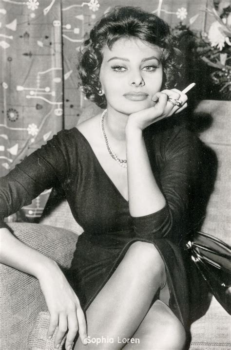 Sophia loren, photographed by her son edoardo ponti, in her house in geneva in 2020. Sophia Loren в 2020 г | Одежда, Мода