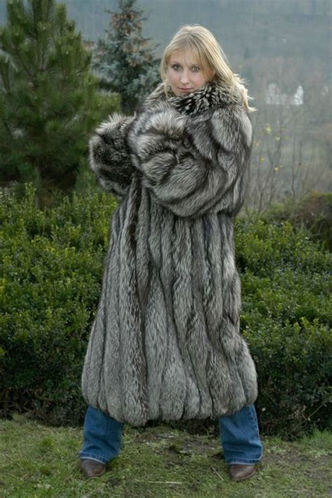 Pin By Robert Vitaglione On Fur 2 Fur Fox Fur Coat Coat