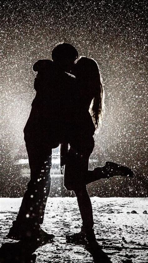 Couple Kissing In Snow 1080x1920 ⋆ Litbuzz