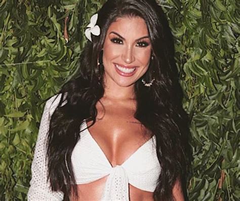 Jun 15, 2021 · bianca andrade (26) encantou os admiradores ao compartilhar um clique repleto de amor. Após ser flagrada com Alexandre Pato, Bianca Andrade posa ...