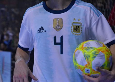 El técnico argentino no dio a conocer el equipo que jugará frente a argentina y no confirmó si mantiene en el equipo a alan franco y moisés caicedo o si coloca a gonzalo plata y christian noboa. Comienzan las eliminatorias: ¿Cuándo juega Argentina? • Cuna Del Futsal