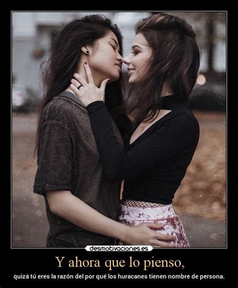 Sint Tico Imagen Dos Lesbianas En La Cama Mirada Tensa