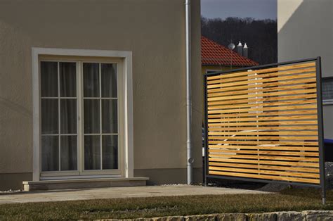 Sichtschutz für den garten vorgestellt: Sichtschutzelemente Lärche Metall Ral 7016 ...