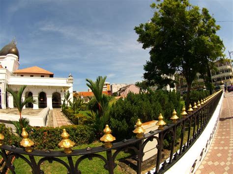 When the british east india company occupied penang, it brought in general, cover your head and avoid showing skin. Penang Georgetown Moschee Kapitan Kling Mosque