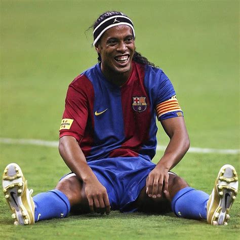 Vídeo Fã Pede Autógrafo Em Lugar Picante E Atitude De Ronaldinho