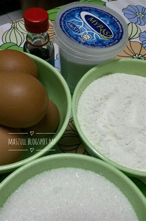 Known as 'kuih bahulu' in the malay language, these asian madeleines are famous in malaysia, brunei and singapore. RESEPI KUIH BAHULU SIMPLE - ♥♥ MAMA MASZULL
