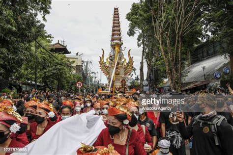 balinese royal cremation photos and premium high res pictures getty images