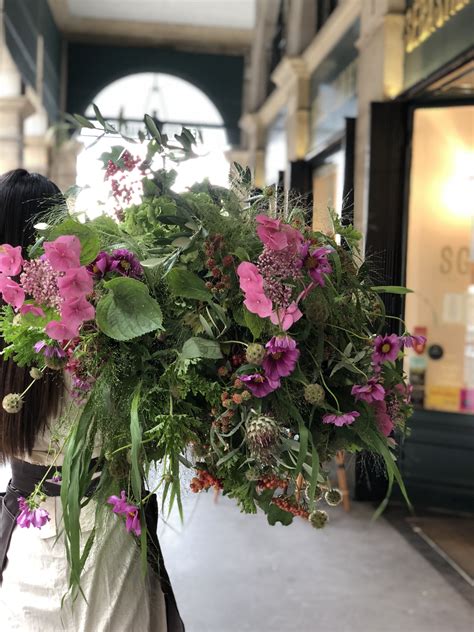 Just curious, as i'm from the uk, what are the differences and similiarities between new york and other cities near me like london and paris. Flower School Catherine Muller - Paris London New York - Flowerschool | Flower school, Floral ...