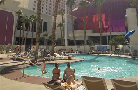 Circus Circus Pool Cabanas And Daybeds Hours And Info Las Vegas