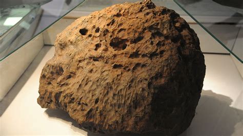 В музее объяснили поднятие купола над челябинским метеоритом Газетаru