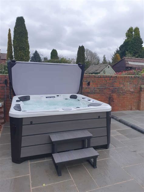 Infinity Hot Tub 6 Person Hot Tub Midlands Hot Tubs