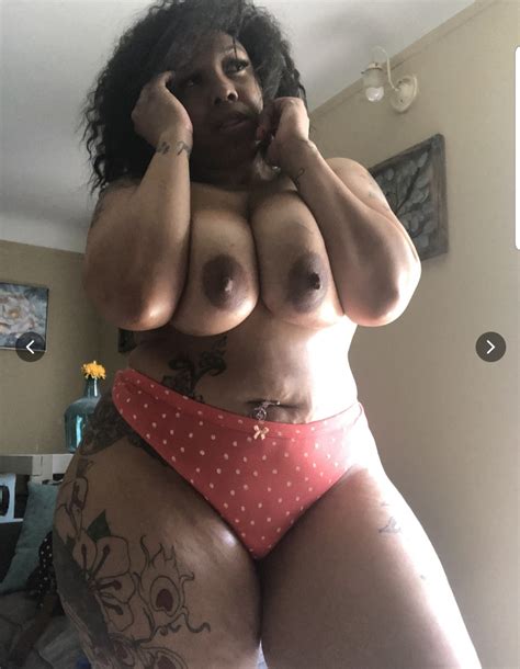 裸の黒戦利品の女性 プライベート写真自家製ポルノ写真