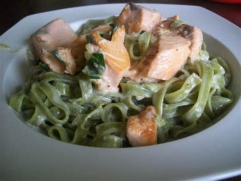 Lachs Sahne Soße mit Bandnudeln Rezept