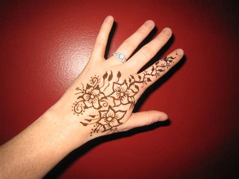 Maybe you would like to learn more about one of these? Foto Henna Tangan Simple | Balehenna
